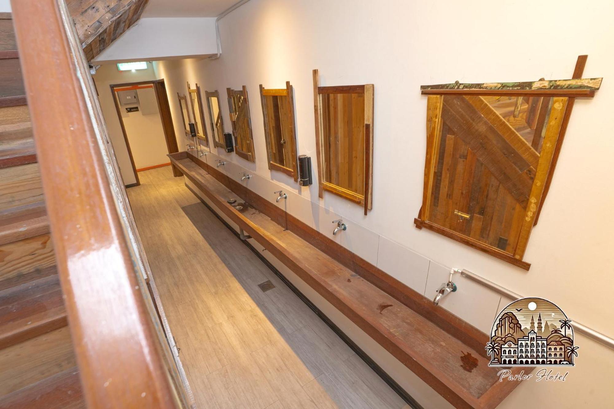 איפוה Parlor Hotel מראה חיצוני תמונה