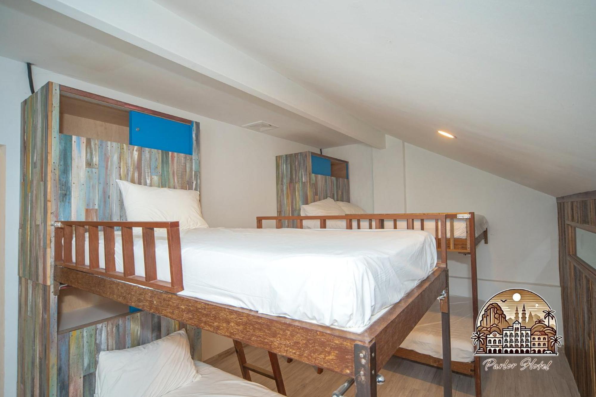 איפוה Parlor Hotel מראה חיצוני תמונה