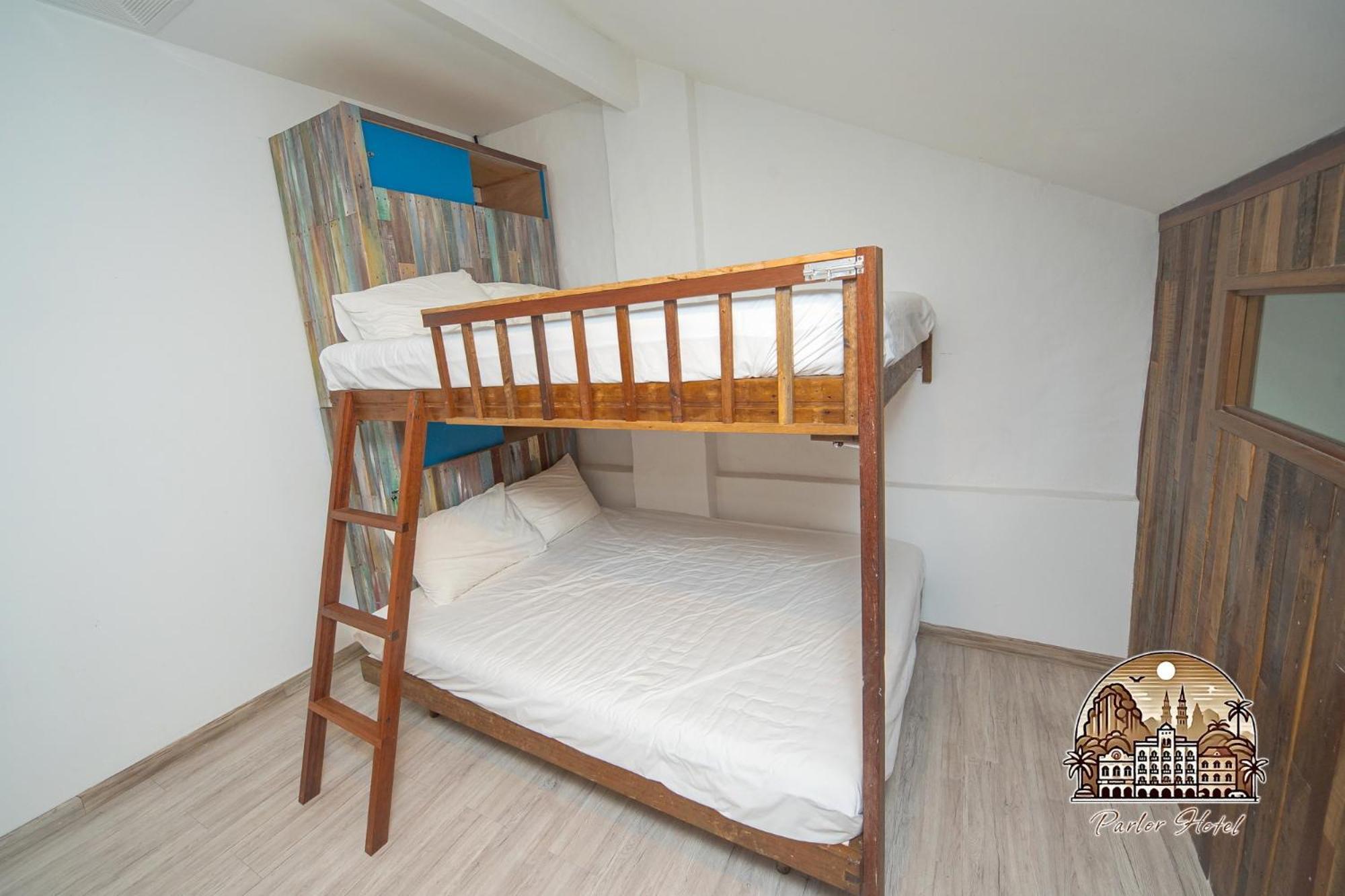 איפוה Parlor Hotel מראה חיצוני תמונה