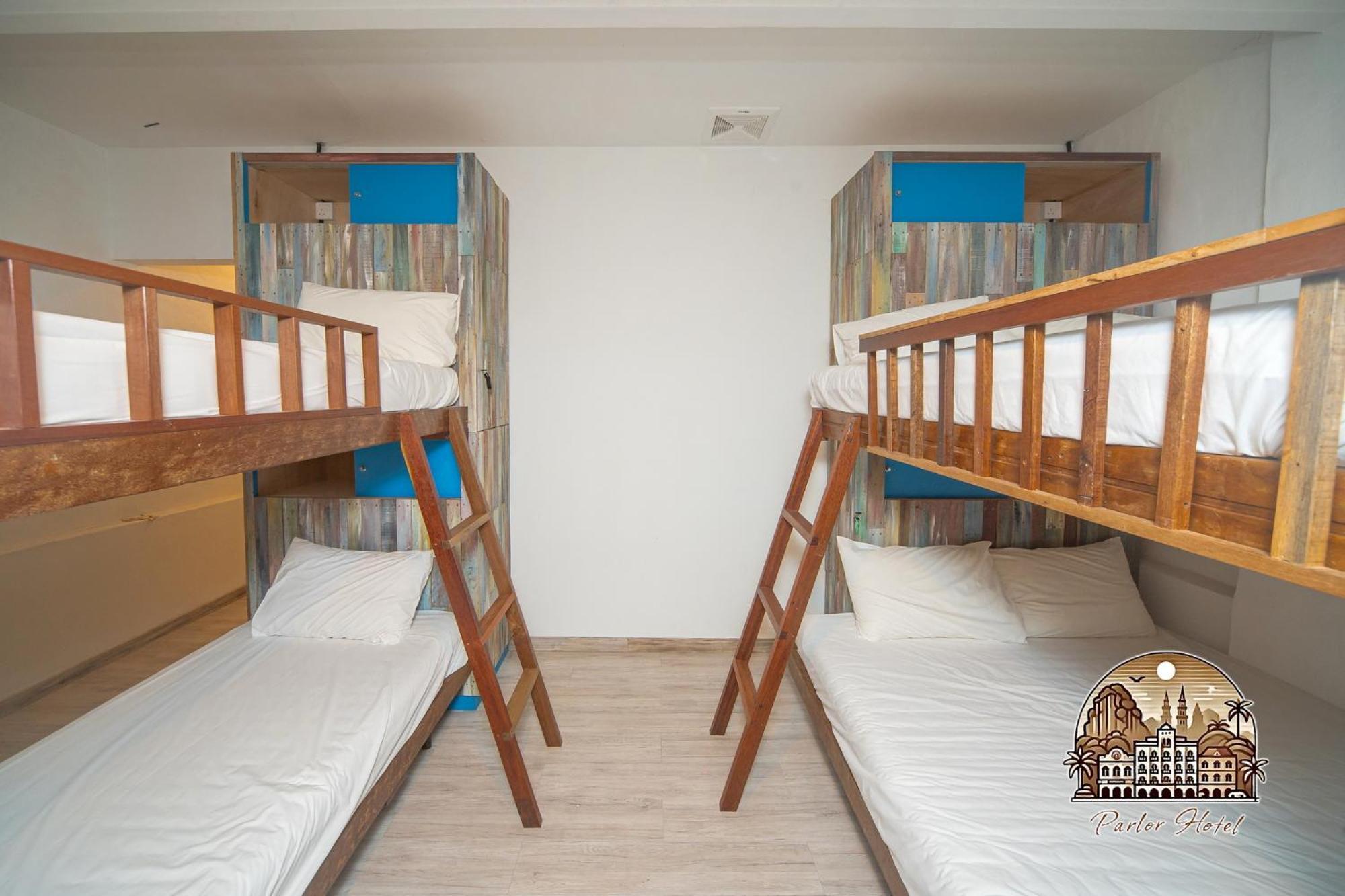 איפוה Parlor Hotel מראה חיצוני תמונה