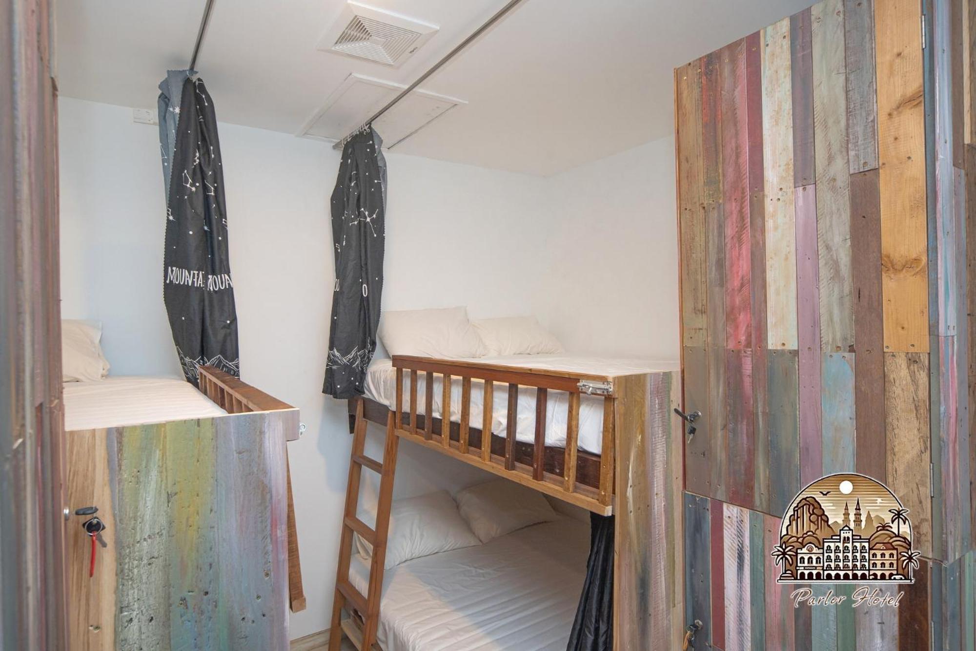 איפוה Parlor Hotel מראה חיצוני תמונה