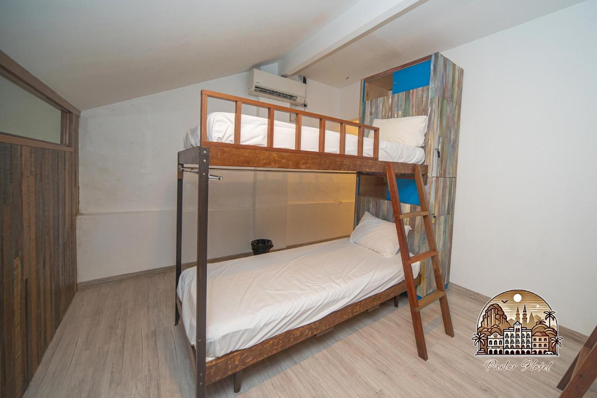 איפוה Parlor Hotel מראה חיצוני תמונה