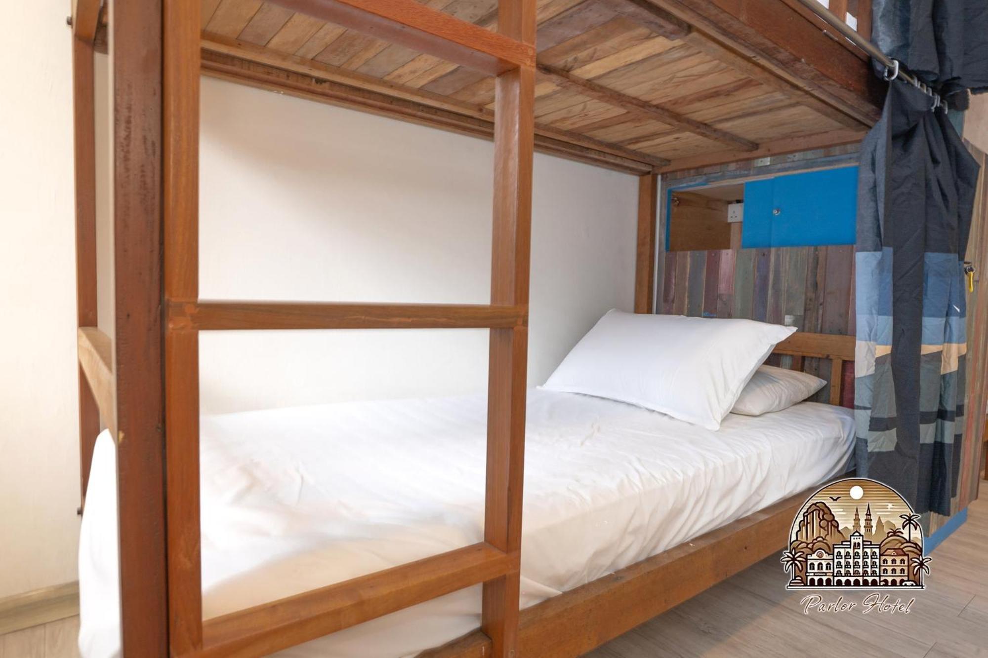 איפוה Parlor Hotel מראה חיצוני תמונה